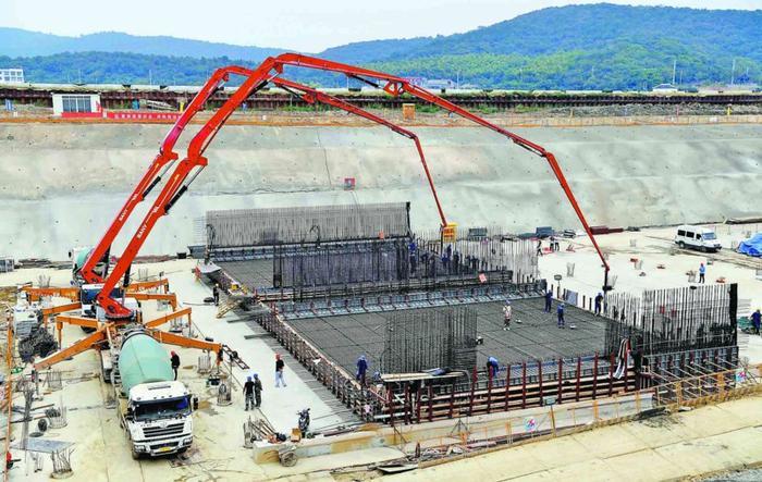 2018年10月9日，太湖隧道湖中主體結構施工全面展開。